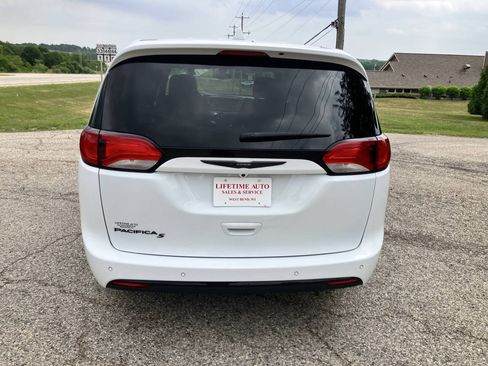 Used 2018 Chrysler Pacifica Touring Plus w/ S Appearance Package FWD image 4