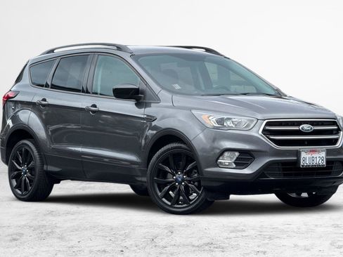 Used 2019 Ford Escape SE image 2