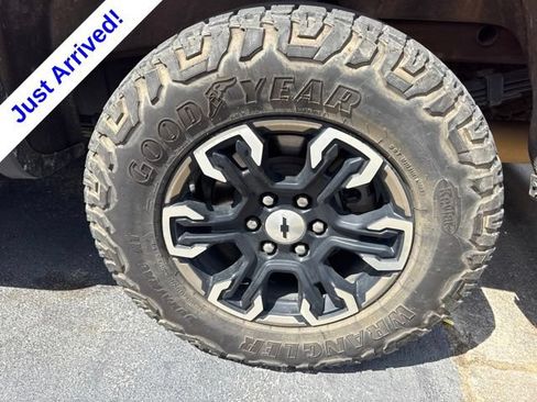 Used 2023 Chevrolet Silverado 1500 ZR2 w/ Technology Package AWD/4WD image 15