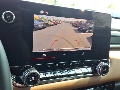 Used 2025 GMC Canyon AT4 w/ Nightfall Edition AWD/4WD image 13