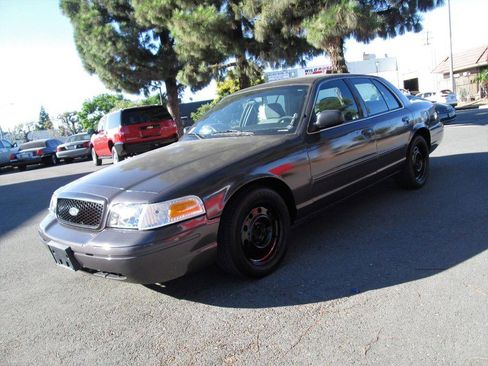 Used 2010 Ford Crown Victoria Police Interceptor image 2