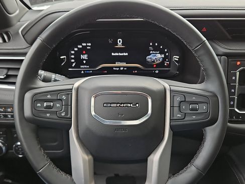 Used 2023 GMC Yukon Denali AWD/4WD image 20