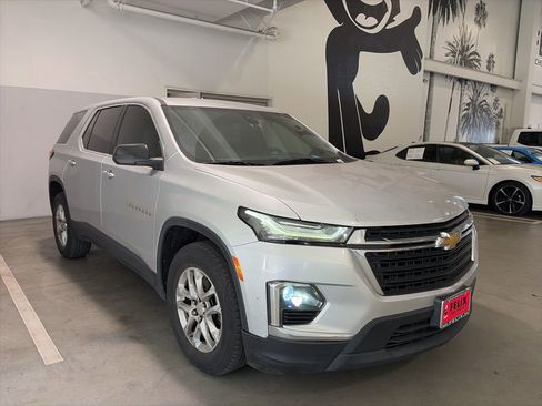 Used 2022 Chevrolet Traverse LS image 4
