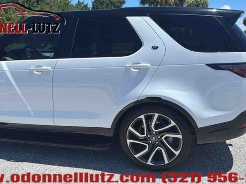 Used 2024 Land Rover Discovery Dynamic SE AWD/4WD image 32