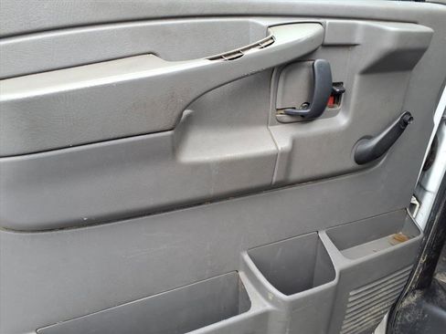 Used 2013 Chevrolet Express 3500 Extended image 6