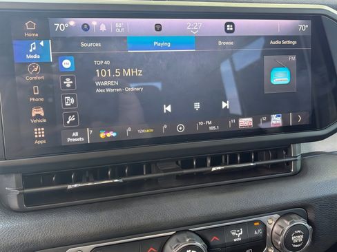 Used 2025 Jeep Gladiator Willys image 23