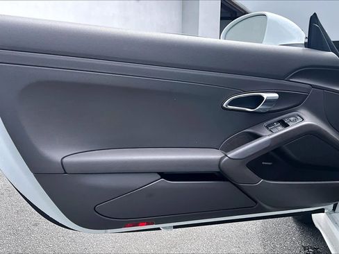 Used 2021 Porsche 718 Boxster RWD image 19