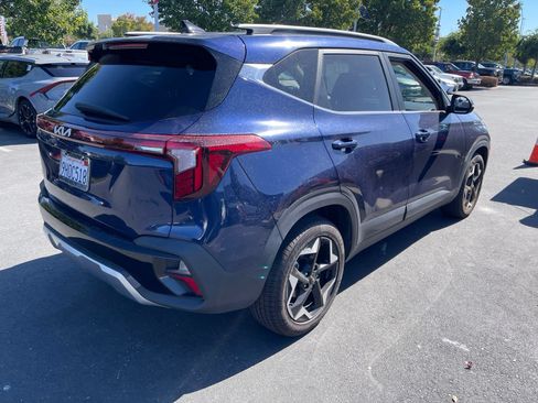 Used 2024 Kia Seltos EX FWD image 2