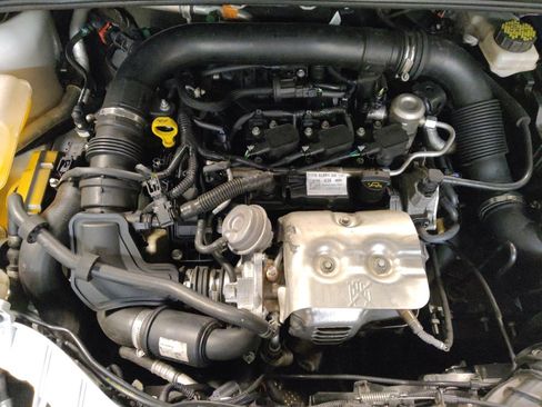 Used 2018 Ford Focus SE image 30