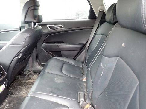 Certified 2023 Kia Sportage EX image 9