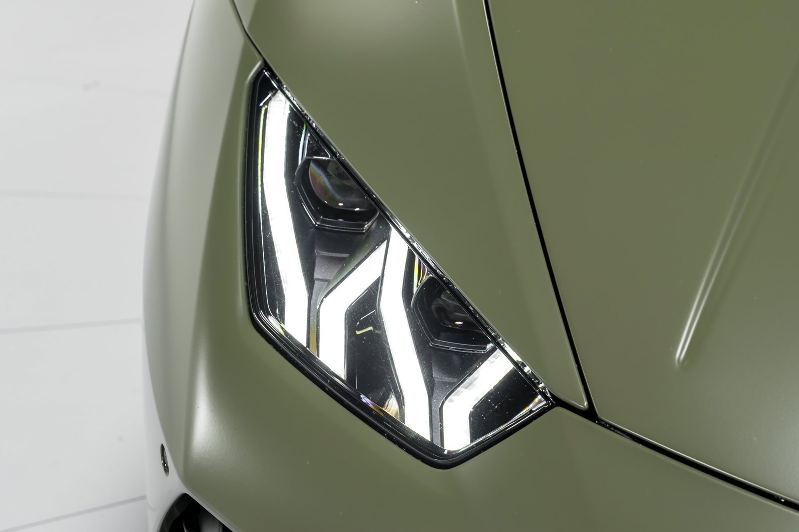 Used 2022 Lamborghini Huracan EVO RWD image 43