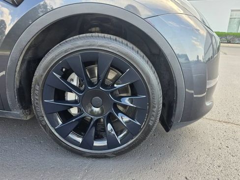 Used 2024 Tesla Model Y 2WD image 2