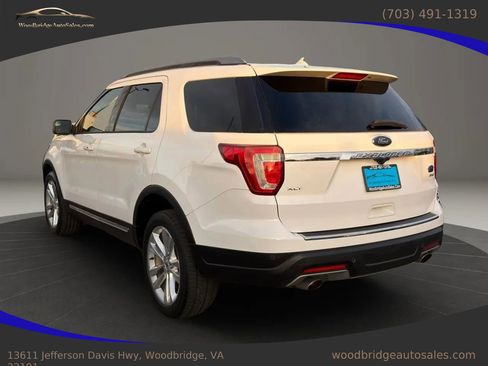 Used 2018 Ford Explorer XLT w/ Equipment Group 202A image 7