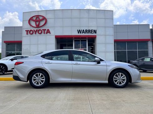 Used 2025 Toyota Camry LE FWD image 3