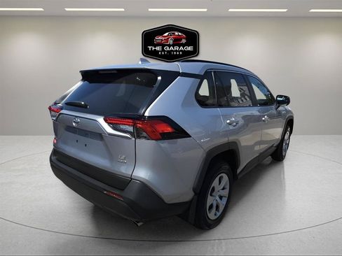 Used 2021 Toyota RAV4 LE AWD/4WD image 6