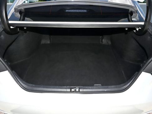 Used 2019 Toyota Camry SE FWD image 13