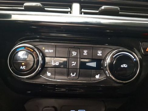 Used 2025 Chevrolet Trax RS w/ Sunroof Package FWD image 29