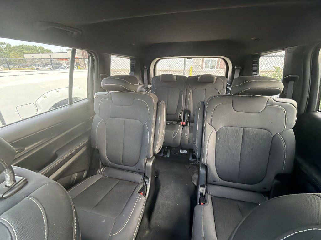 Used 2024 Jeep Grand Cherokee L Laredo w/ Luxury Tech Group I RWD image 21