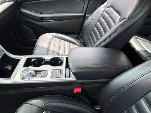 Used 2024 Ford Edge SEL AWD/4WD image 16