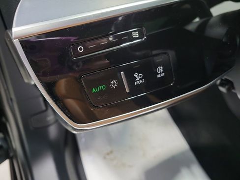 Used 2022 Audi S8 image 42