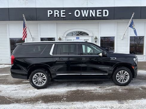 Used 2022 GMC Yukon XL SLT image 4