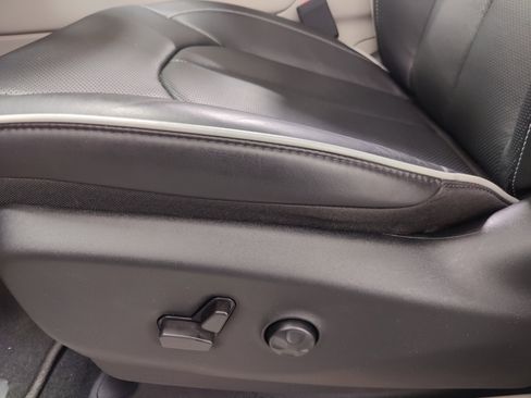 Used 2024 Chrysler Pacifica Limited image 20