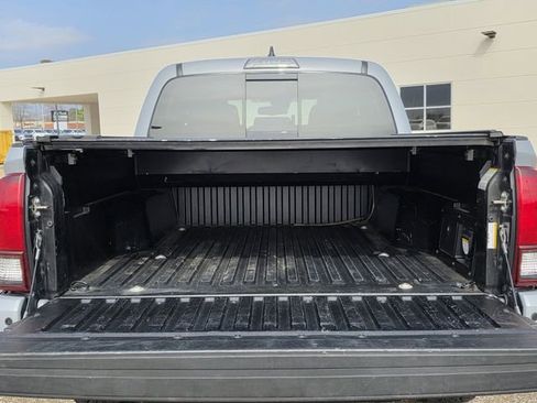 Used 2019 Toyota Tacoma TRD Off-Road w/ Technology Package image 23