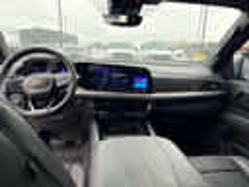 Used 2025 Chevrolet Tahoe High Country AWD/4WD image 9
