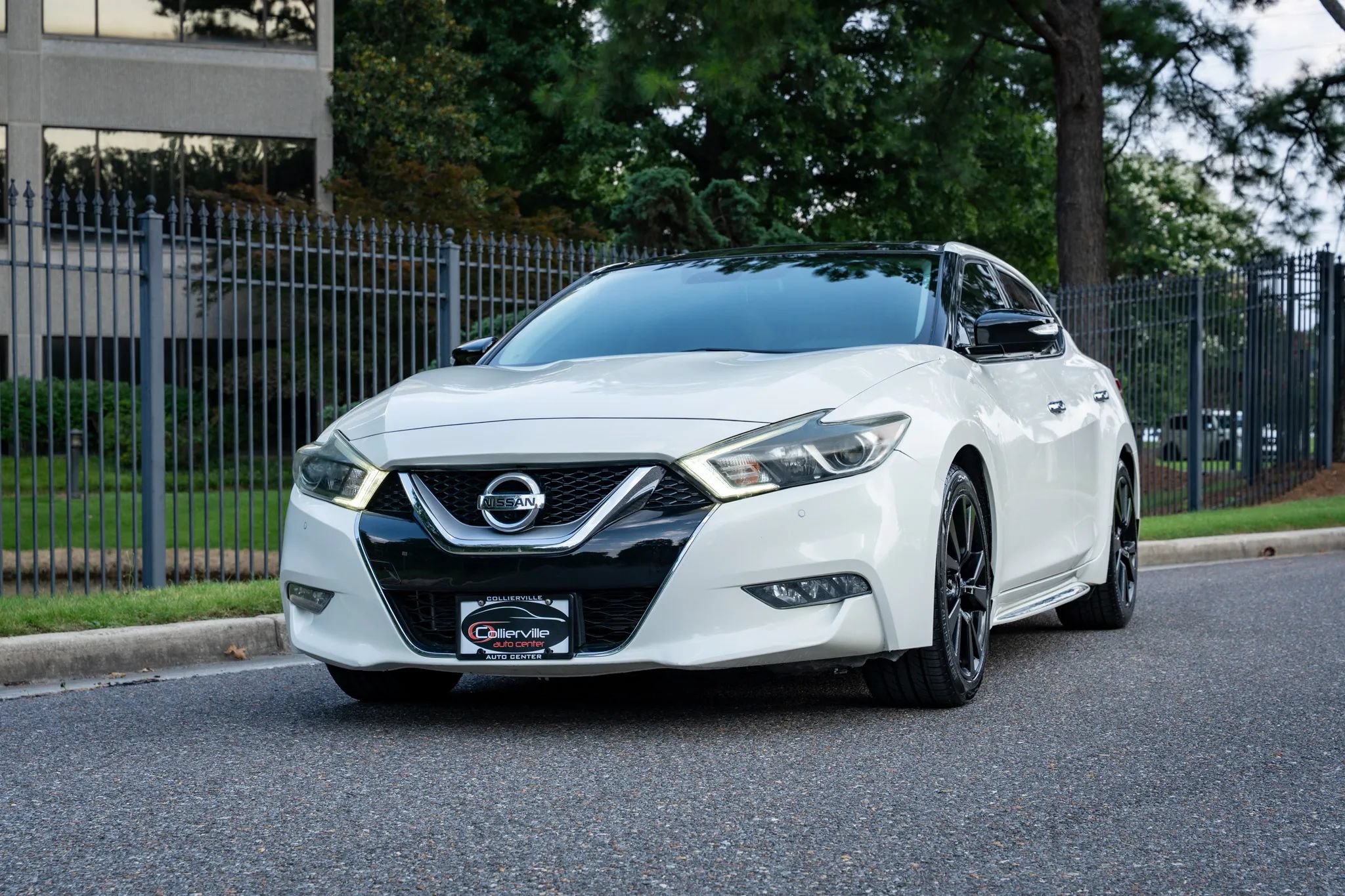 Used 2017 Nissan Maxima Platinum FWD image 2