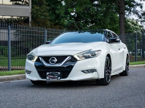 Used 2017 Nissan Maxima Platinum FWD image 2