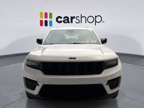 Used 2024 Jeep Grand Cherokee Altitude AWD/4WD image 8