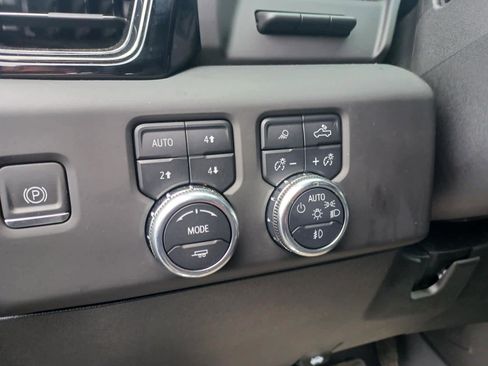 Used 2024 GMC Sierra 2500 AT4 w/ AT4 Premium Plus Package image 16