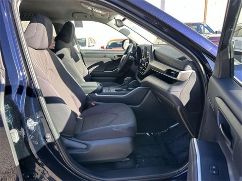 Used 2023 Toyota Highlander LE image 27