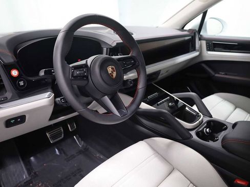 New 2025 Porsche Cayenne GTS image 4