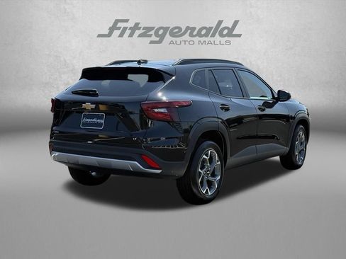 Used 2025 Chevrolet Trax LT FWD image 6