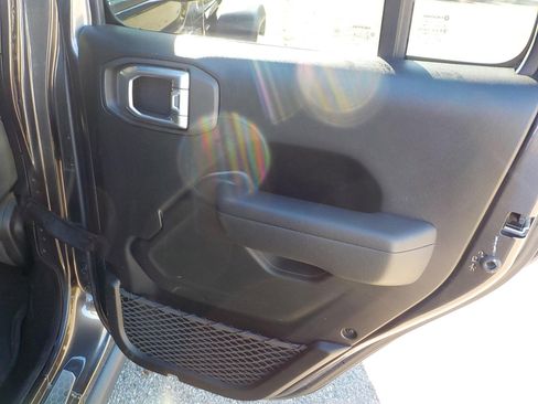 Used 2023 Jeep Wrangler Unlimited Rubicon w/ LED Lighting Group AWD/4WD image 11