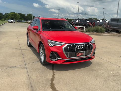 Used 2023 Audi Q3 2.0T Premium image 3