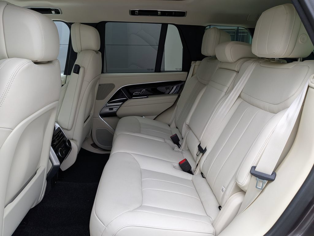 Certified 2025 Land Rover Range Rover SE AWD/4WD image 16