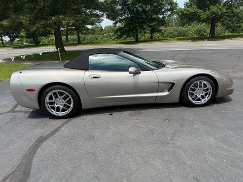 Used 1999 Chevrolet Corvette Convertible w/ Memory Pkg RWD image 19