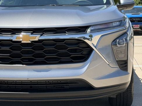 Used 2024 Chevrolet Trax LS w/ LS Convenience Package FWD image 8