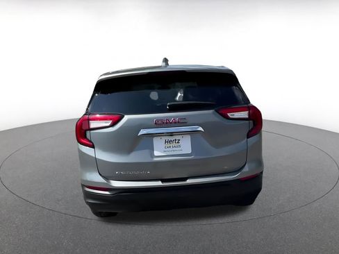 Used 2024 GMC Terrain SLE image 12