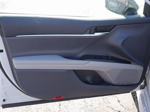 Used 2022 Toyota Camry LE image 9