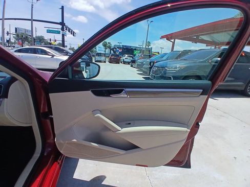 Used 2017 Volkswagen Passat 1.8T SE FWD image 17