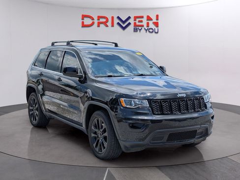 Used 2022 Jeep Grand Cherokee Laredo RWD image 7
