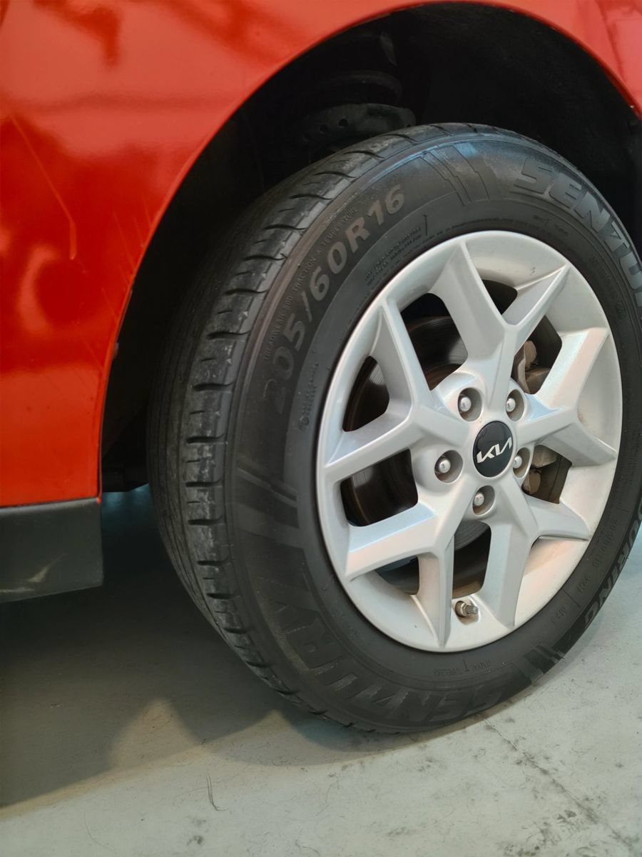 Used 2024 Kia Soul LX w/ Option Group 015 FWD image 12