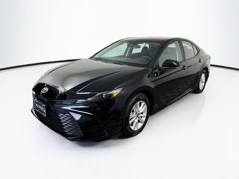 Used 2025 Toyota Camry LE FWD image 3