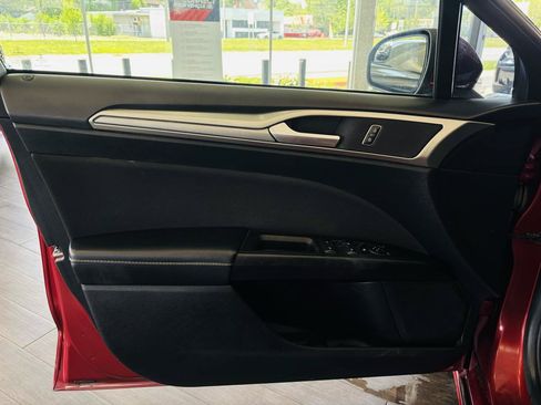 Used 2018 Ford Fusion SE w/ Fusion SE Technology Package FWD image 28