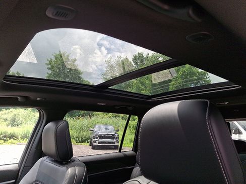 New 2025 Jeep Grand Cherokee L Limited image 10