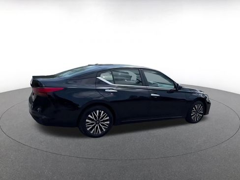 Used 2025 Nissan Altima 2.5 SV image 15