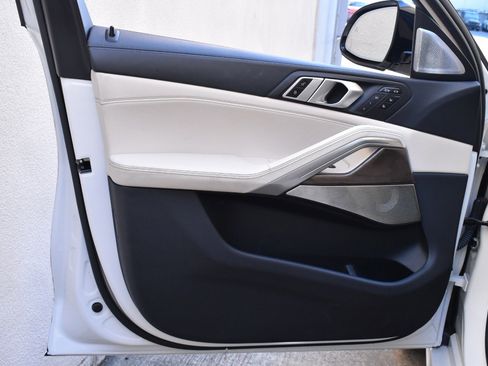 Used 2020 BMW X6 xDrive40i w/ Executive Package image 18